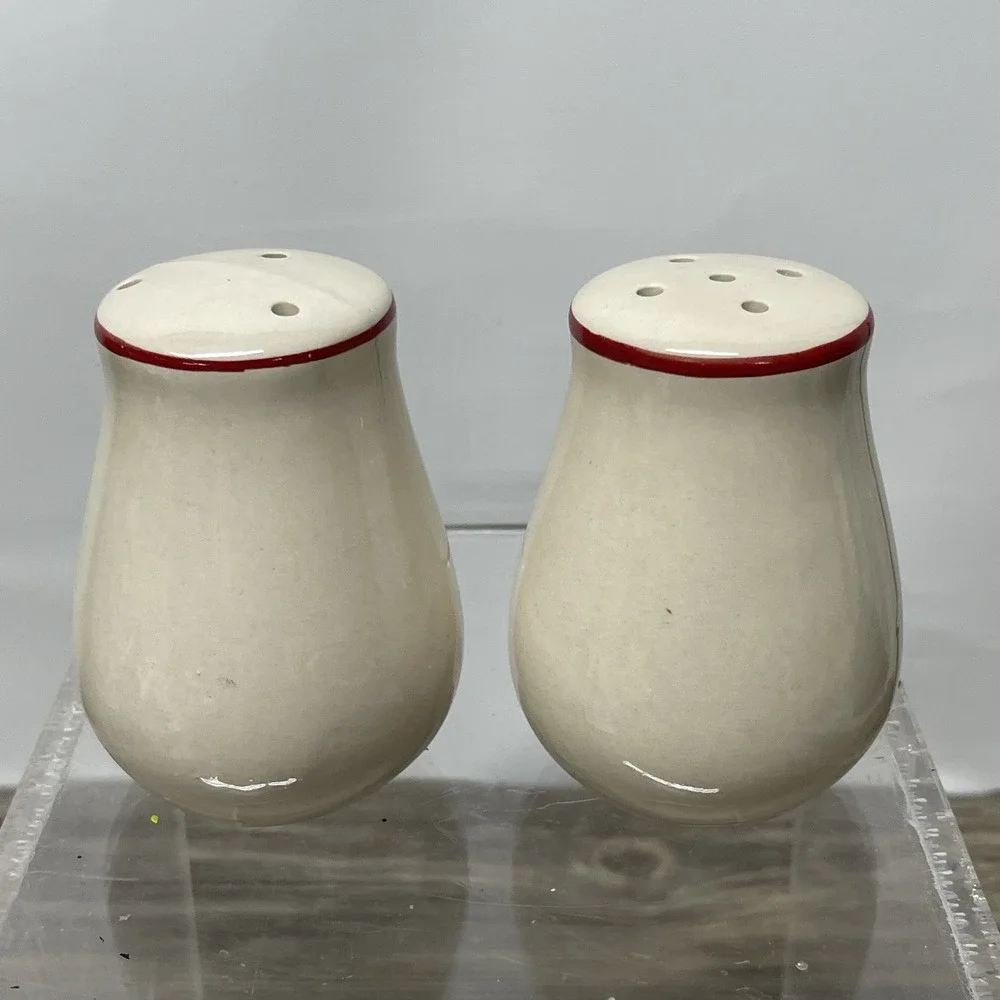Snowman Salt and Pepper Shakers Set Ceramic Winter‎ Holiday Christmas Cream Red